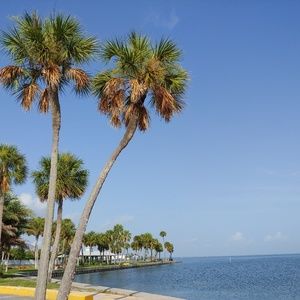 Meet your Poshers, Heidi & Sam